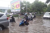 Banjir di Sunter, Motor Mogok, Ambulans Kecamatan Kemayoran Diderek