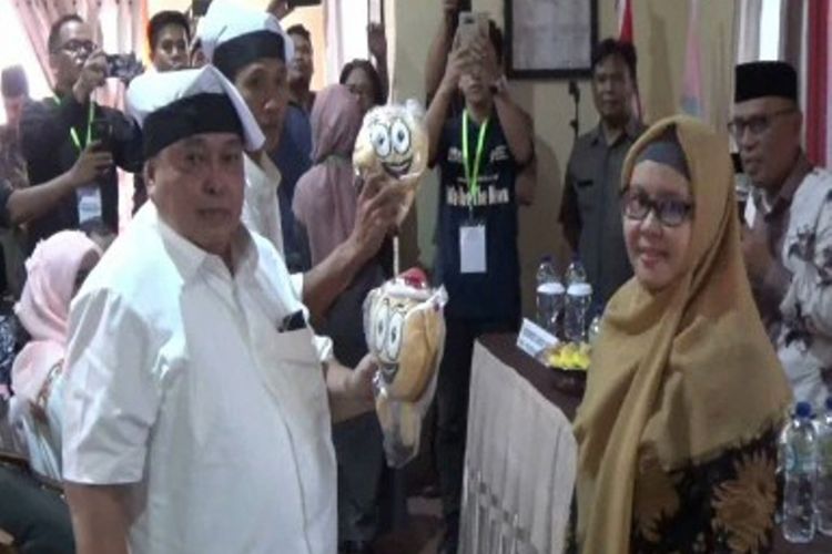 Dua kandidat bupati Polewali Mandar, Sulawesi Barat, yang mendaftarkan diri ke kantor KPUD Polman menyatakan siap bersaing sehat pada Pilkada Polman.