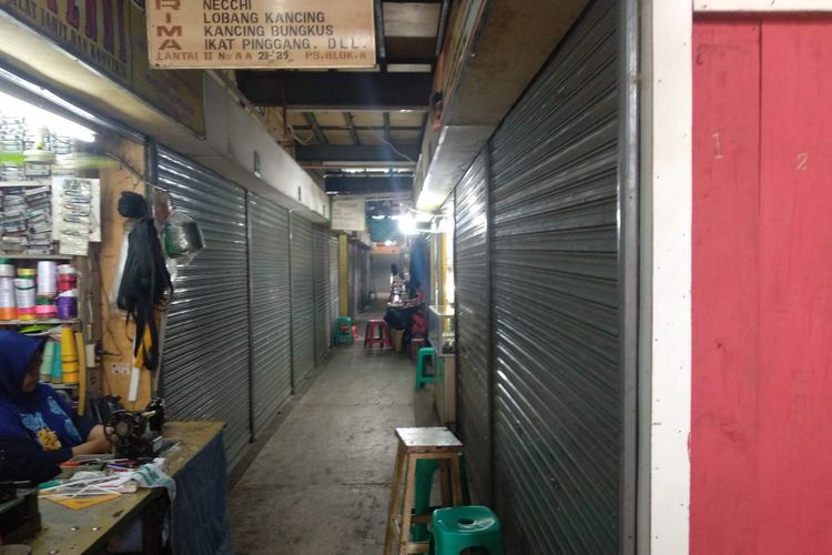 Sebagian besar pedagang di lantai dua tempat penampungan sementara (TPS) Pasar Blok A di Jalan Sungai Sambas gulung tikar akibat sepi pembeli, Senin (1/10/2018).
