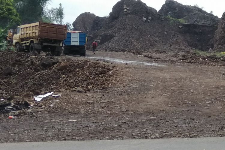 Lokasi salah satu galian pasir ilegal di Jalan Mangkubumi-Indihiang (Mangin) Kota Tasikmalaya, Selasa (8/1/2019)