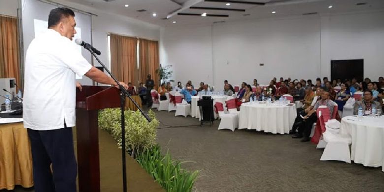 Gubernur Sulawesi Utara Olly Dondokambey menjadi pemateri pada seminar Forum Komunikasi Pria Kaum Bapa Persekutuan Gereja-Gereja Di Indonesia (FK-PKB PGI) di Minahasa Utara, Jumat (28/9/2018).