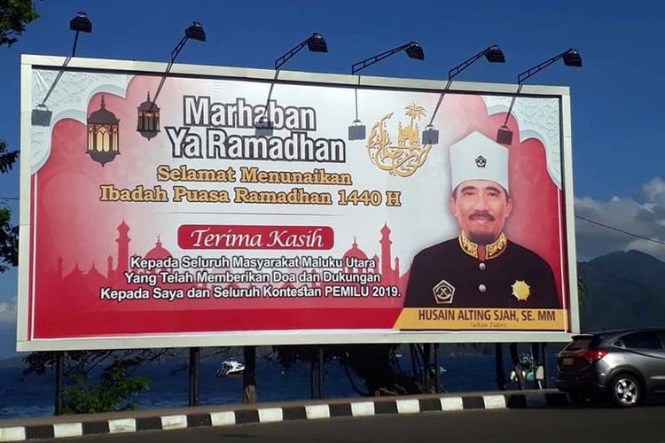 Baliho ucapan terima kasih Husain Alting yang juga Sultan Tidore yang dipasang di Kota Ternate.
