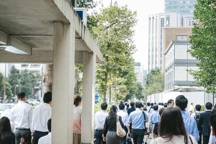 Pergi bekerja di Jepang. 