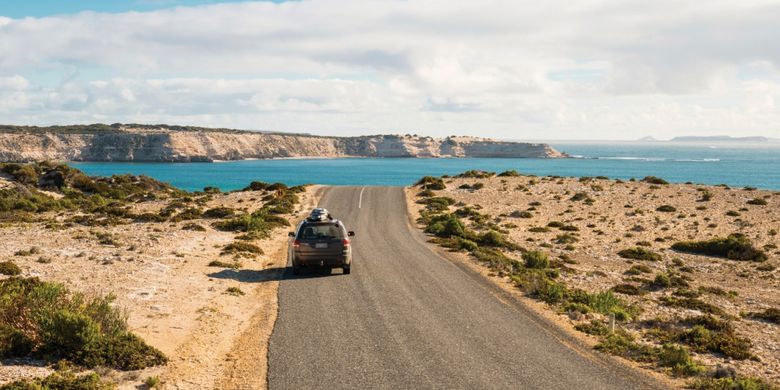 Menikmati road trip yang melalui Coffin Bay National Park, South Australia.