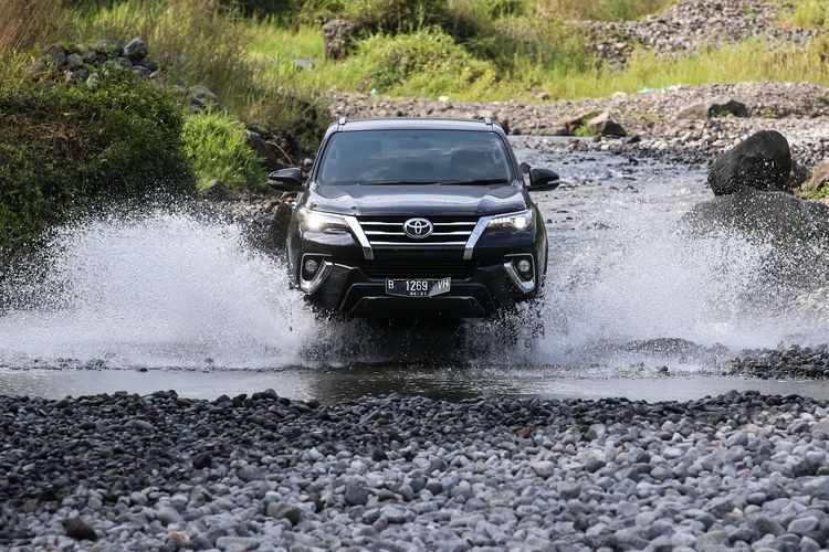 All New Toyota Fortuner VRZ 4X4 menjajal medan offload di kaki Gunung Merapi, Sleman, DIY, Rabu (29/5/2019).