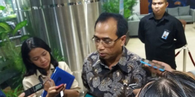 Menteri Perhubungan Budi Karya Sumadi saat ditemui di Kantor Kementerian Koordinator Kemaritiman, Jakarta, Senin (21/8/2017). 