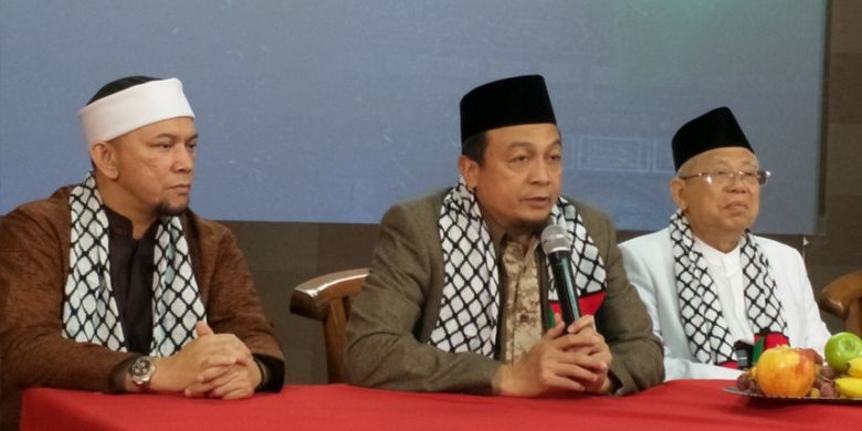 Ketua Gerakan Nasional Pengawal Fatwa Majelis Ulama Indonesia (GNPF-MUI), Bachtiar Nasir saat menggelar konferensi pers aksi bela Palestina, Sabtu (16/12/2017).