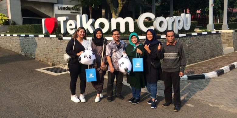 Program sertifikasi kerjaindonesia.id dari Telkom Corporate University memberikan kesempatan beasiswa siswa SMAN 1 Cilacap belajar Bahasa Inggris secara online melalui aplikasi Bahaso.