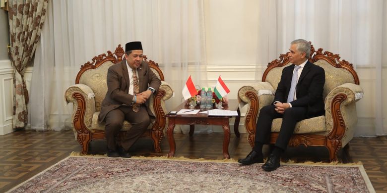 Wakil Ketua DPR RI Fahri Hamzah (kiri) bertemu dengan Deputy Minister of Foreign Affairs Tajikistan, Khusrav Noviri (kanan), di Dushanbe, Tajikistan Kamis(19/9/2019). 