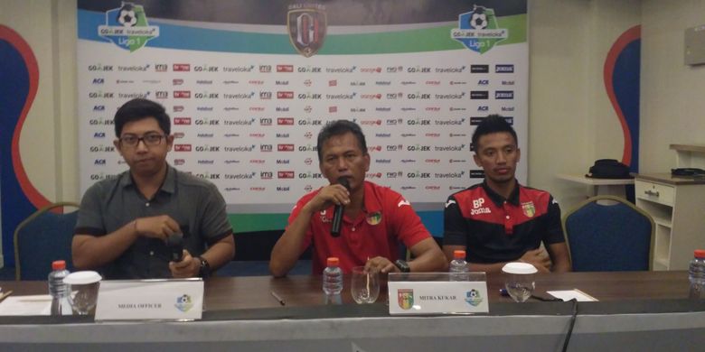 Pelatih Mitra Kukar Sukardi Kardo memberikan keterangan pers jelang pertandingan menghadapi Bali United