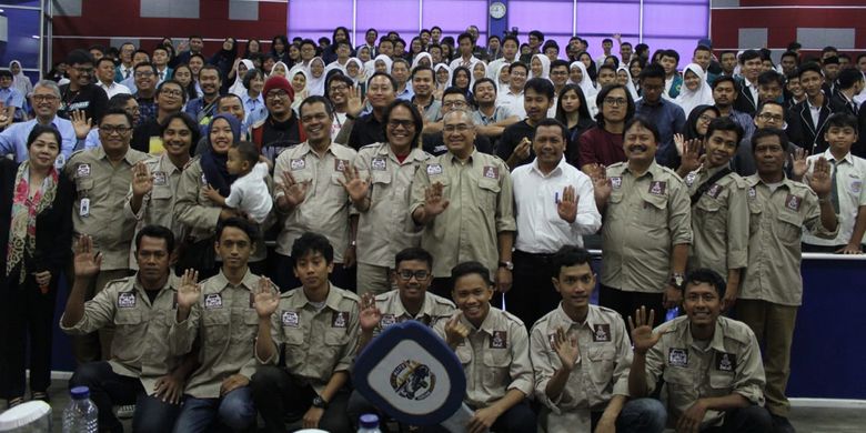 Seremoni Blits Explore Indonesia, Mobil listrik kreasi bersama Universitas Budi Luhur dan ITS, di Universitas Budi Luhur, Jakarta (12/11/2018).