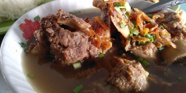 Bebalung Kuda Masteng dipercaya bisa menambah stamina. Bebalung merupakan sup tulang khas Lombok, yang memiliki cita rasa kuah yang gurih dengan dagingnya yang lembut. 