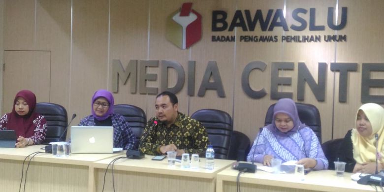 Diskusi bertajuk Jaga Kemurnian Suara Pemilih, Kawal Perolehan Suara Caleg Perempuan di kantor Bawaslu RI, Jakarta Pusat, Rabu (24/4/2019). 