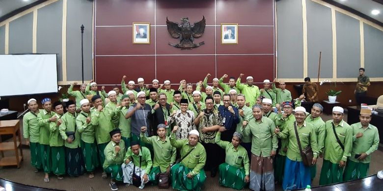 Wakil Ketua MPR RI menerima kunjungan 60 delegasi BMT UGT Sidogiri di ruang GBHN, Gedung Nusantara V, Senayan, Jakarta, Jumat (30/8/2019).