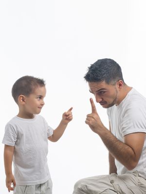 Ilustrasi ayah berselisih dengan anak