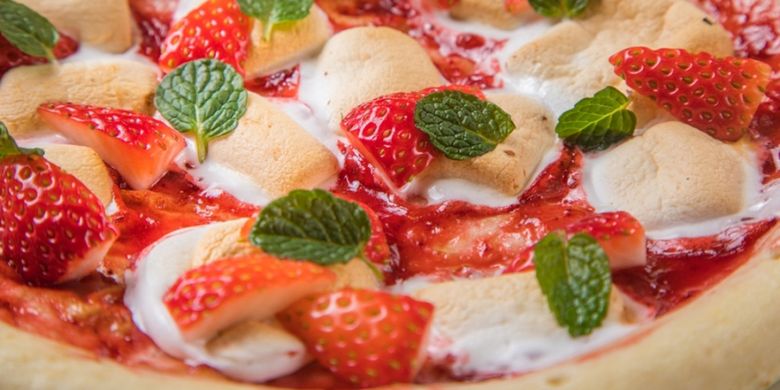 Strawberry and Milk Sweet Pizza 