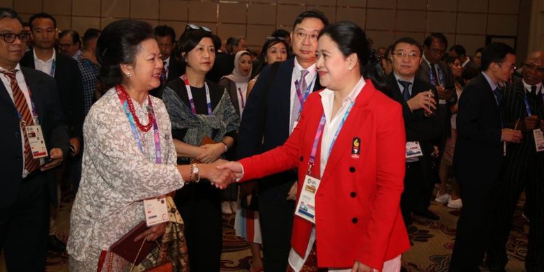Menko PMK Puan Maharani menyambut pimpinan delegasi negara peserta Asian Games 2018, jajaran pengurus dan keluarga besar Olympic Council of Asia (OCA) serta para ketua Kontingen atlet lainnya, Sabtu (18/8/2018) sore, di Hotel Fairmont, Jakarta.
