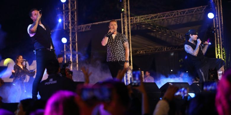 Meskipun sudah tidak muda lagi, Boyzone tetap memberikan penampilan yang energik di Prambanan Jazz Festival 2018, Minggu (20/8/2018).