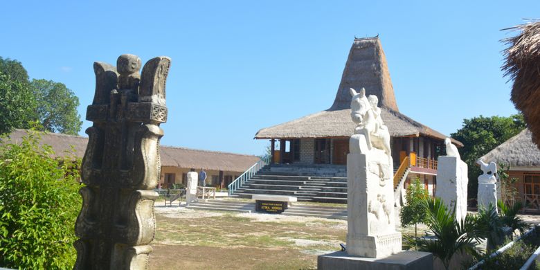 Rumah Budaya Sumba mengoleksi berbagai jenis patung khas Sumba yang di pahat orang Sumba sendiri, Kamis (9/8/2018).