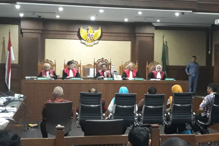 Jaksa KPK menghadirkan enam saksi dalam persidangan terhadap Gubernur nonaktif Jambi Zumi Zola, di Pengadilan Tipikor Jakarta, Senin (24/9/2018).