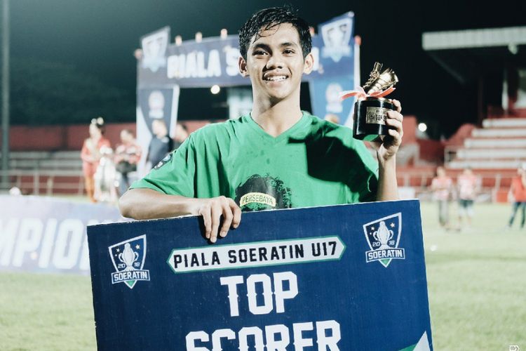 Pemain Persebaya U-17, Taufik Hidayat, dinobatkan sebagai top skor Piala Soeratin U-17 dengan mencetak 8 gol.