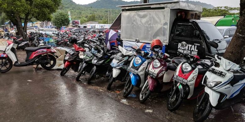 Deretan sepeda motor yang bisa disewa di Pelabuhan Balohan, Kota Sabang, Aceh, Jumat (10/5/2019).