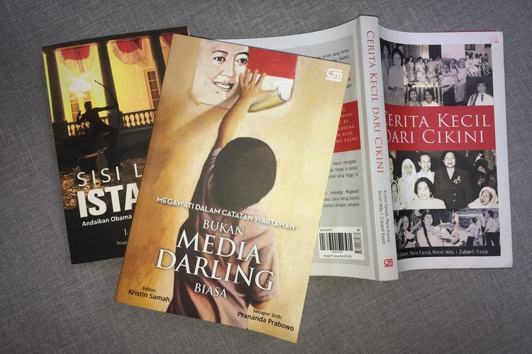 Sejumlah buku tentang dan atau memuat cerita Megawati Soekarnoputri. Gambar diambil Kamis (8/8/2019)