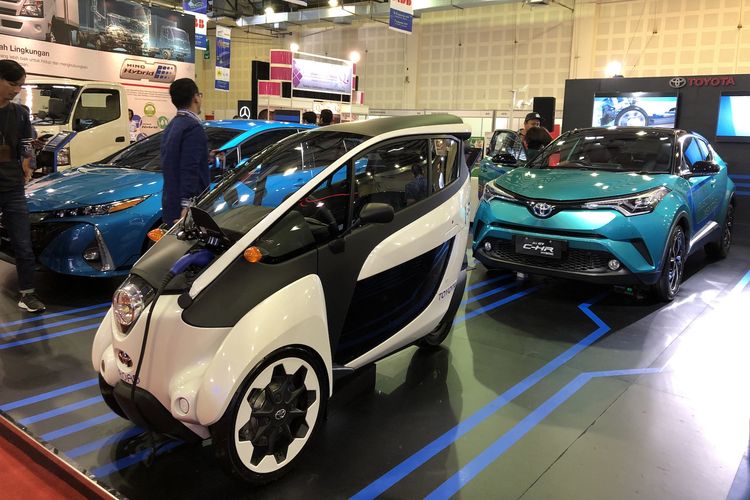 Toyota ikut serta dalam ajang Indonesia Electric Motor Show (IEMS) 2019