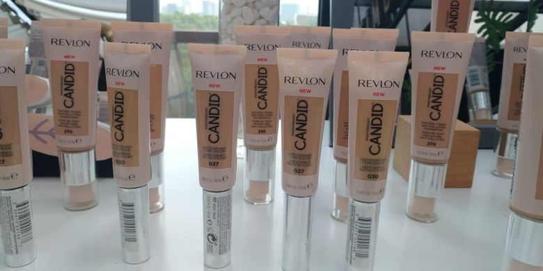 Foundation Revlon PhotoReady Candid terdiri dari beragam pilihan warna.