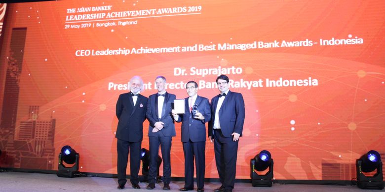 Bank BRI dan Direktur Bank BRI Suprajarto menerima penghargaan berskala internasional dari The Asian Banker 