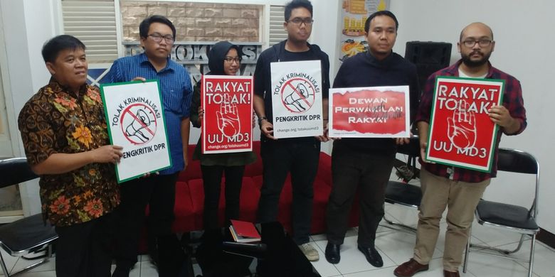 Koalisi Masyarakat Sipil meluncurkan petisi Tolak UU MD3 di Change.org, di Kantor ICW, Jakarta, Rabu (14/2/2018).