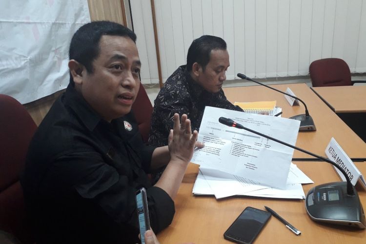 Komisioner Bawaslu DKI Jakarta Puadi memberikan keterangan kepada wartawan di kantornya, Kamis (16/8/2018).