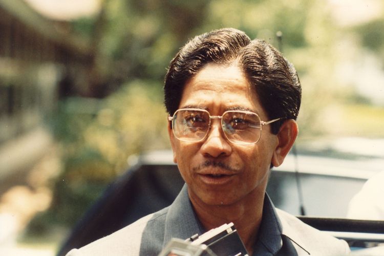 Gubernur Bank Indonesia 1988-1993, Adrianus Mooy