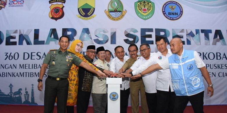 Deklarasi serentak 360 Desa dan Kelurahan Bersih Narkoba di Gedung Assakinah, Kabupaten Cianjur, Selasa (13/8/2019)