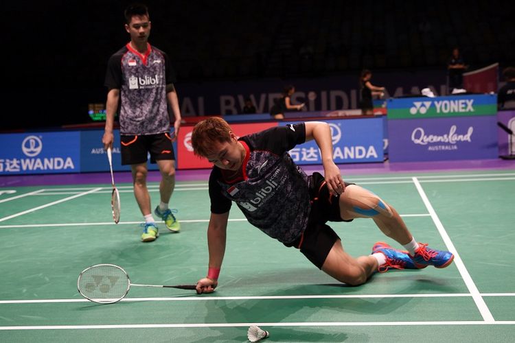 Pasangan ganda putra Indonesia, Marcus Fernaldi Gideon (kanan) dan Kevin Sanjaya Sukamuljo, tampil pada laga penyisihan grup Piala Sudirman 2017 kontra Mathias Boe/Carsten Mogensen (Denmark), di Gold Coast Sports & Leisure Centre, Rabu (24/5/2017).