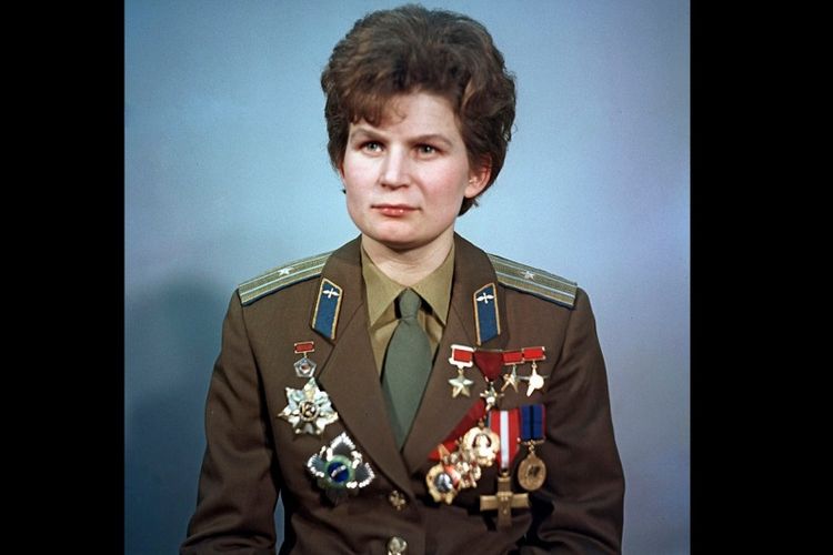 Valentina Tereshkova, perempuan pertama yang berada di angkasa luar.