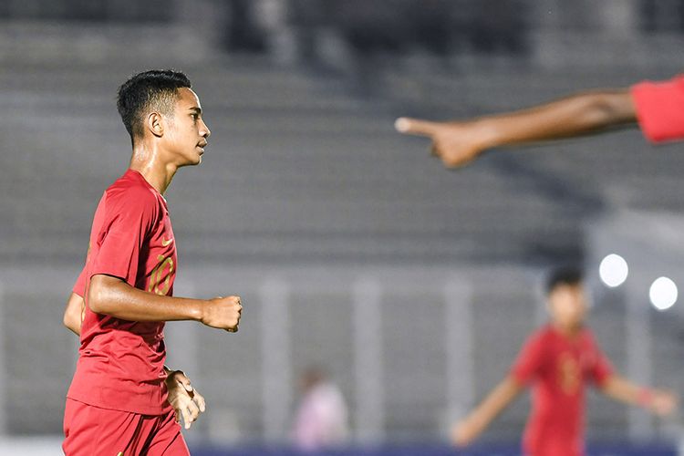 Pemain Timnas U-16 Indonesia Marselino Ferdinan melakukan selebrasi usai mencetak gol pada laga kualifikasi Piala AFC U-16 2020 di Stadion Madya, Jakarta, Rabu (18/9/2019). Timnas U-16 Indonesia berhasil menang telak dengan skor 15-1 atas Mariana Utara.