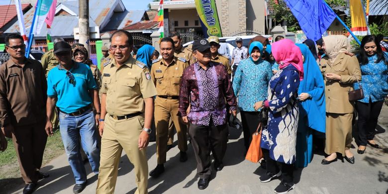 Wali Kota Makassar Mohammad Ramdhan Pomanto mengunjungi salah satu Kampung PKK KB di Makassar. 