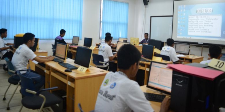 Lomba Kreativitas Siswa (LKS) SMK Tingkat Provinsi Jawa Barat siswa SMK ditantang membuat aplikasi data base sebuah perusahaan (18/10/2018).