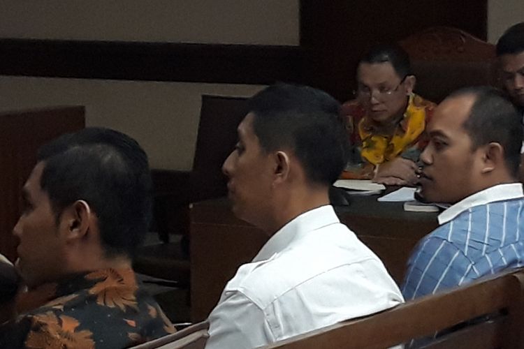 Keponakan Bupati Halmahera Timur, Muhammad Rizal dan Muhammad Arnes di Pengadilan Tipikor Jakarta, Rabu (18/7/2018).