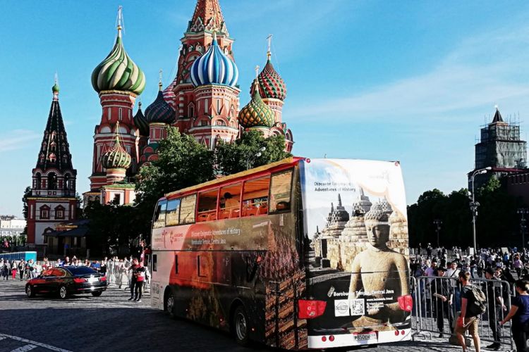 Dua unit Open Great Bus dengan desain destinasi pariwisata Bali dan Borobudur berlogo Wonderful Indonesia dan Asian Games 2018 telah mengelilingi Kota Moscow pada 1-20 Juni 2018.