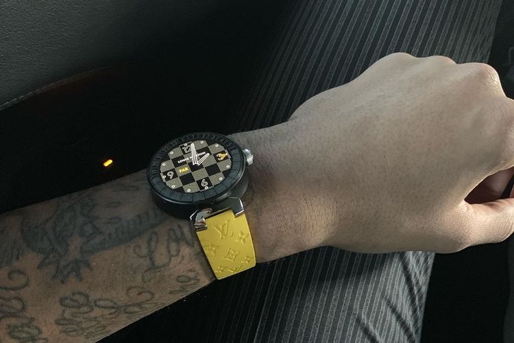 Smartwatch Tambour dari Louis Vuitton yang dipakai Kyle Kuzma