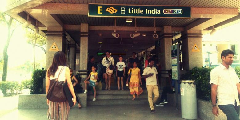 Stasiun MRT Little India, Singapura, Sabtu (15/7/2017). Moda transportasi masal ini cukup populer di masyarakat Singapura dan tarifnya pun ramah di kantong para pelancong. MRT di Singapura juga memiliki rute sampai ke Bandara Internasional Chnagi.