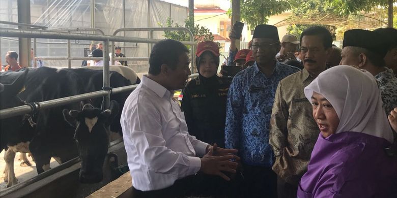 Menteri Pertanian Andi Amran Sulaiman berkunjung ke Balai Besar Pelatihan dan Peternakan Batu, Jawa Timur, Senin (17/7/18)