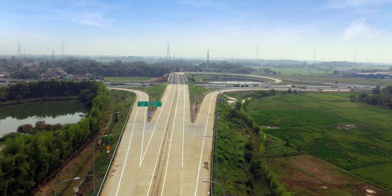 Tol Cikande. Secara fungsinya, pengembangan kawasan industri di Cikande telah terintegrasi dengan ketersediaan infrastruktur yang memadai sehingga dapat meningkatkan efisiensi produksi dan logistik serta meningkatkan daya saing produk manufaktur nasional di pasar ekspor. 