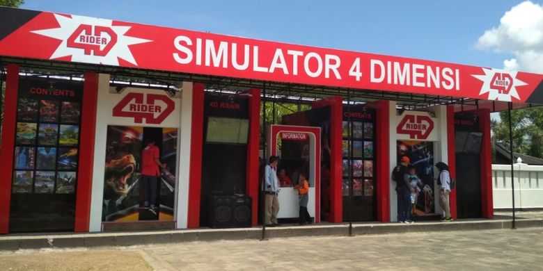 Simulator bioskop 4 Dimensi (4D) di komplek Taman Wisata Candi Borobudur, Magelang, Jawa Tengah, pada libur Natal 2017.