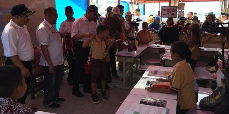 Mendikbud Muhadjir Effendy kembali mengunjungi Provinsi Sulawesi Tengah (Sulteng) (17/11/2018). 