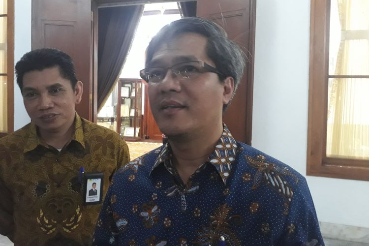 General Manager PT Perusahaan Listrik Negara Distribusi Jawa Timur, Bob Saril