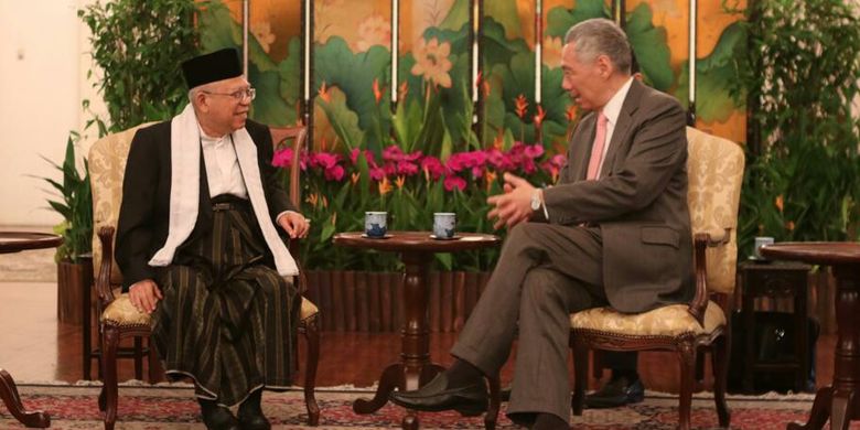 Cawapres nomor urut 01 sekaligus Ketua Umum MUI KH Maruf Amin bertemu PM Singapura Lee Hsien Loong di Istana Singapura, Selasa (16/10/2018)