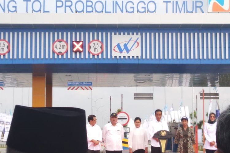 Presiden Joko Widodo meresmikan Tol Pasuruan-Probolinggo, Rabu (10/4/2019).